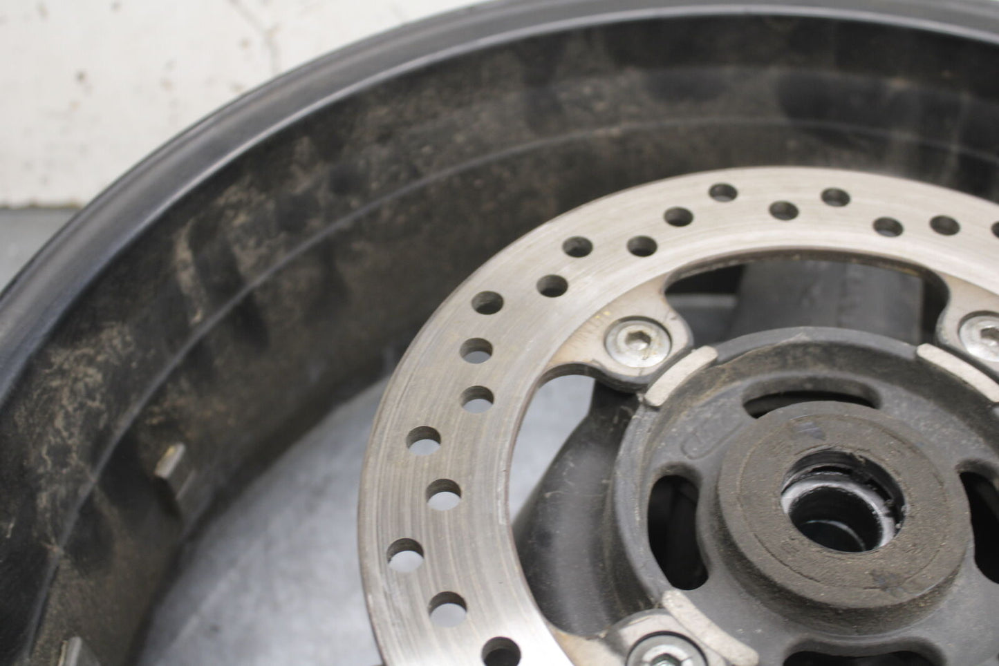 03-04 TRIUMPH DAYTONA 600 REAR WHEEL BACK RIM BB745
