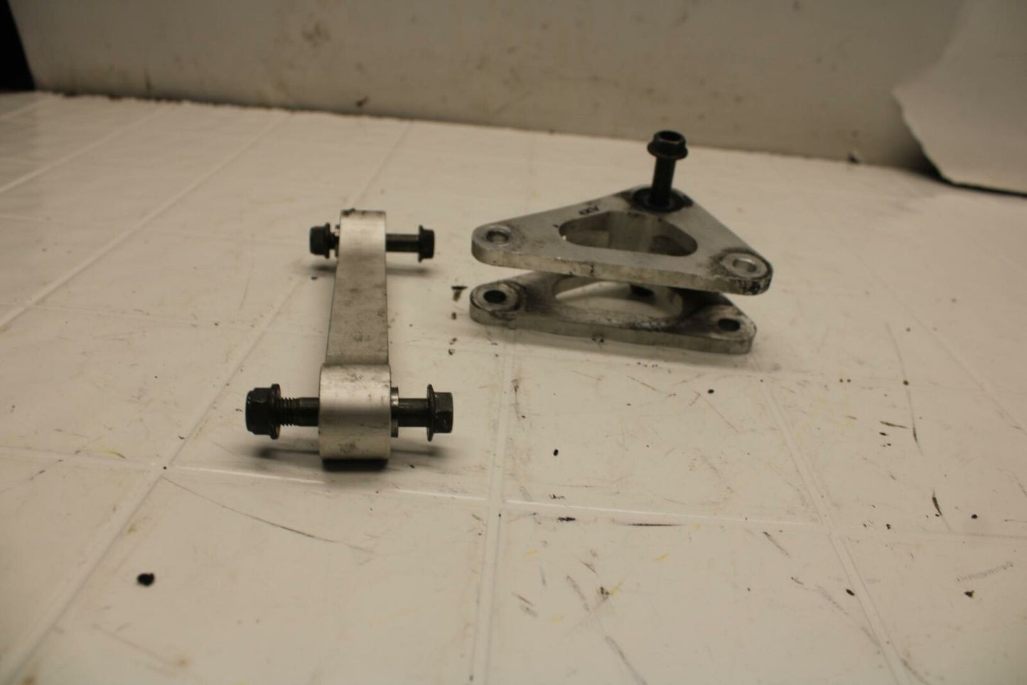01 YAMAHA YZF R1 REAR DOGBONE SHOCK LINKAGE LINK BB25