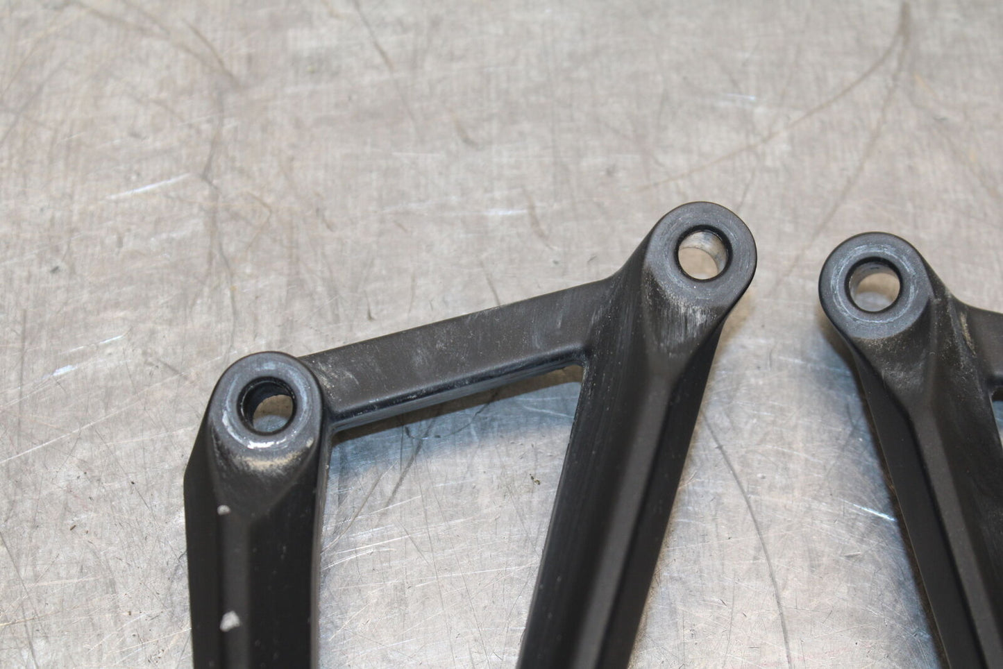19-24 YAMAHA R3 REAR BACK PASSENGER PEG SET PAIR BB736
