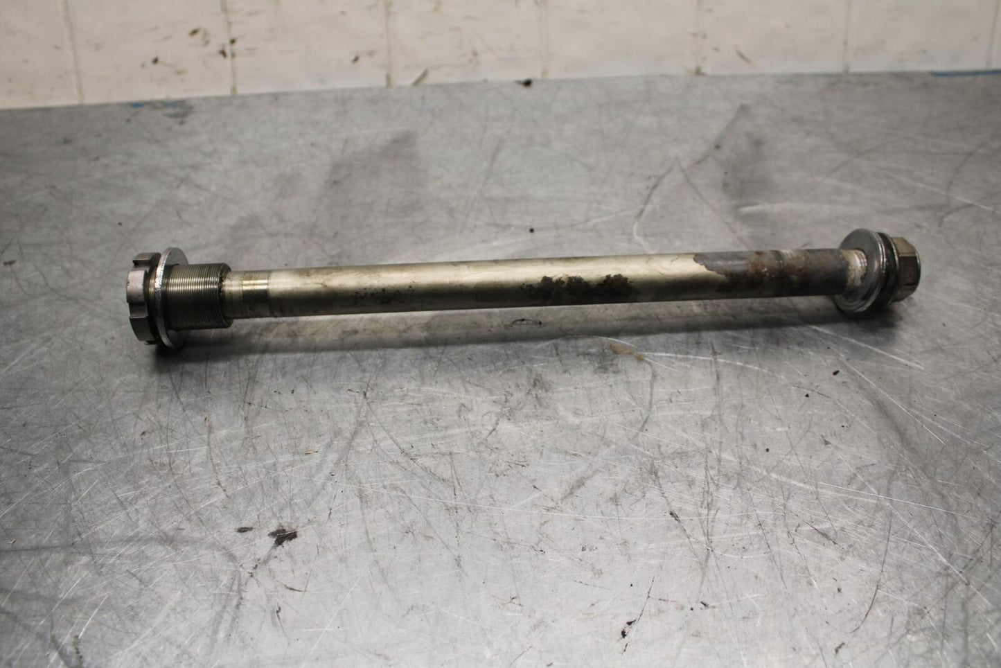 09-14 YAMAHA YZF R1 REAR BACK SWINGARM BOLT SUSPENSION PIVOT AXLE BB448
