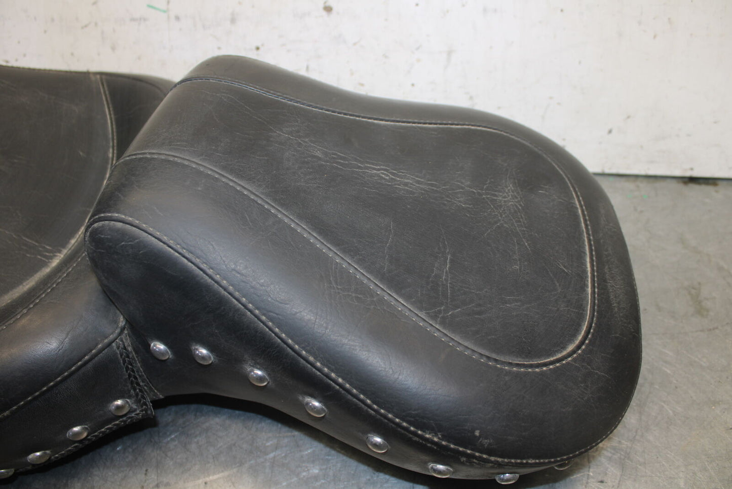87-03 SUZUKI INTRUDER 1400 VS1400GLP FRONT DRIVERS SEAT BB702