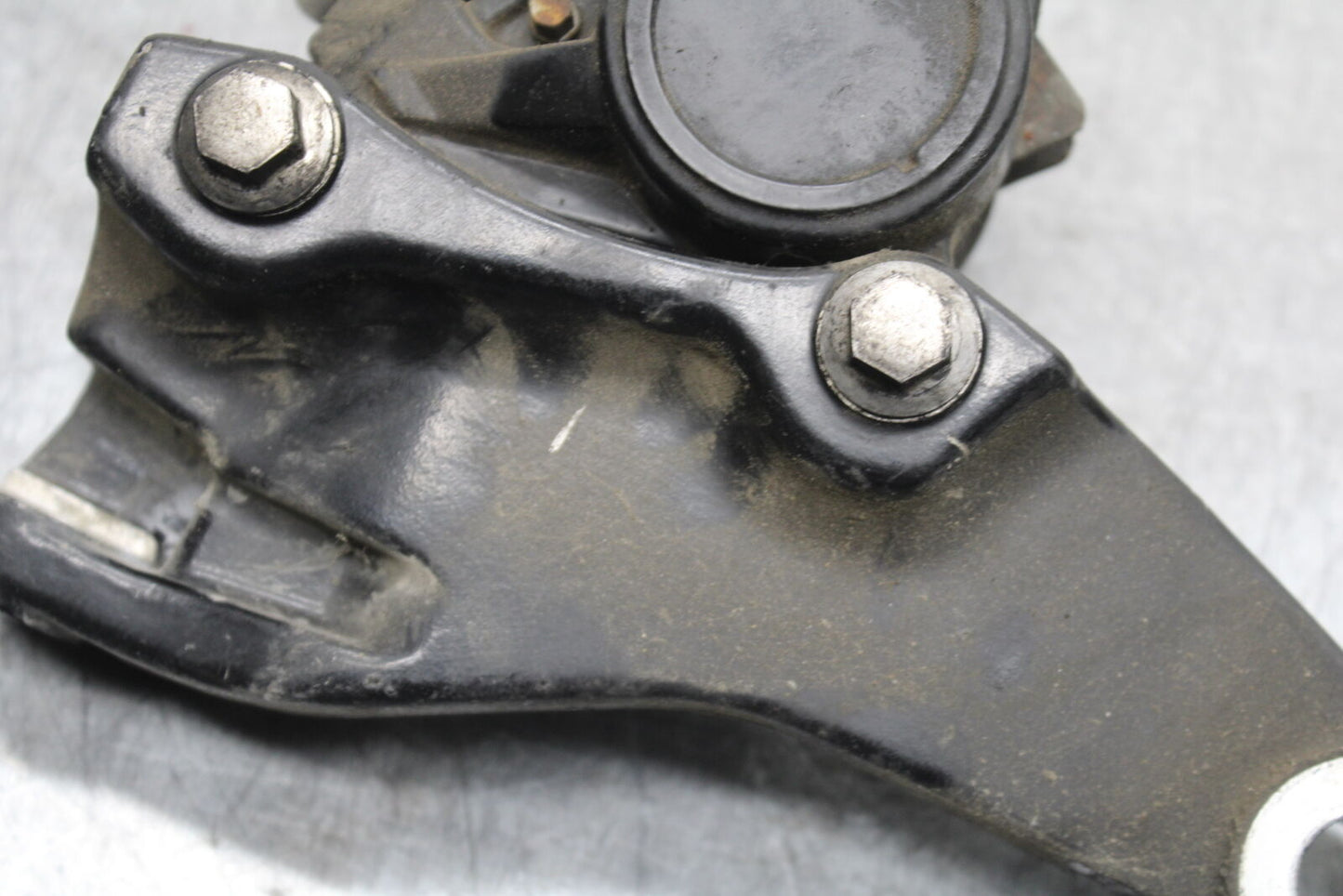 99-00 YAMAHA V STAR 1100 REAR BACK BRAKE CALIPER W MOUNT BRACKET BB711