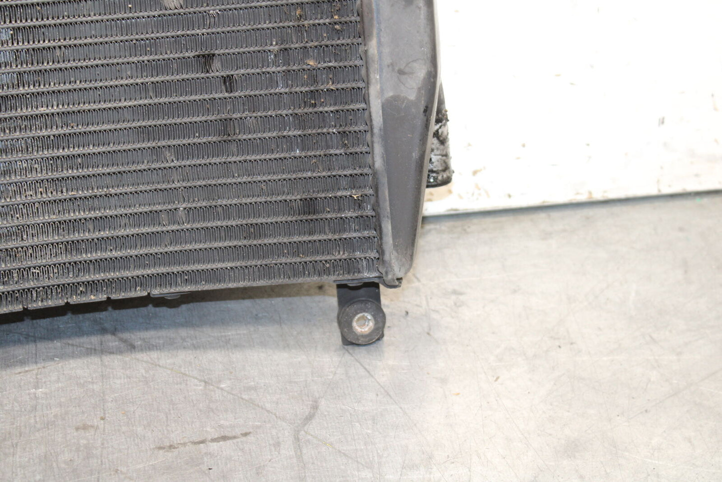 03-04 TRIUMPH DAYTONA 600 ENGINE RADIATOR MOTOR COOLER COOLING RADIATER BB745