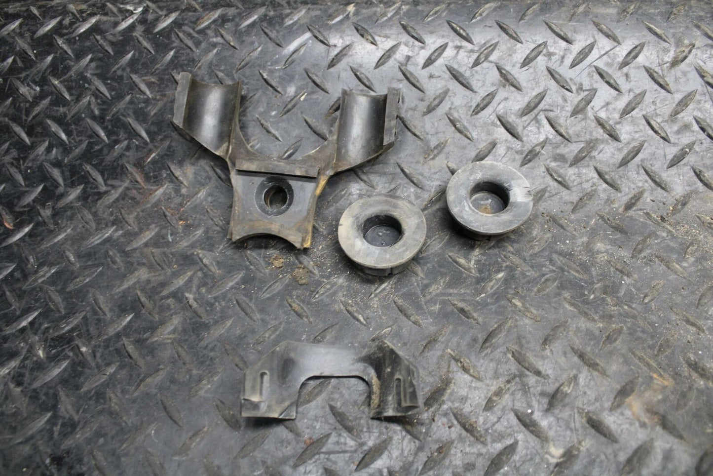 84-85 YAMAHA VIRAGO 1000 GAS FUEL TANK DAMPERS BB173
