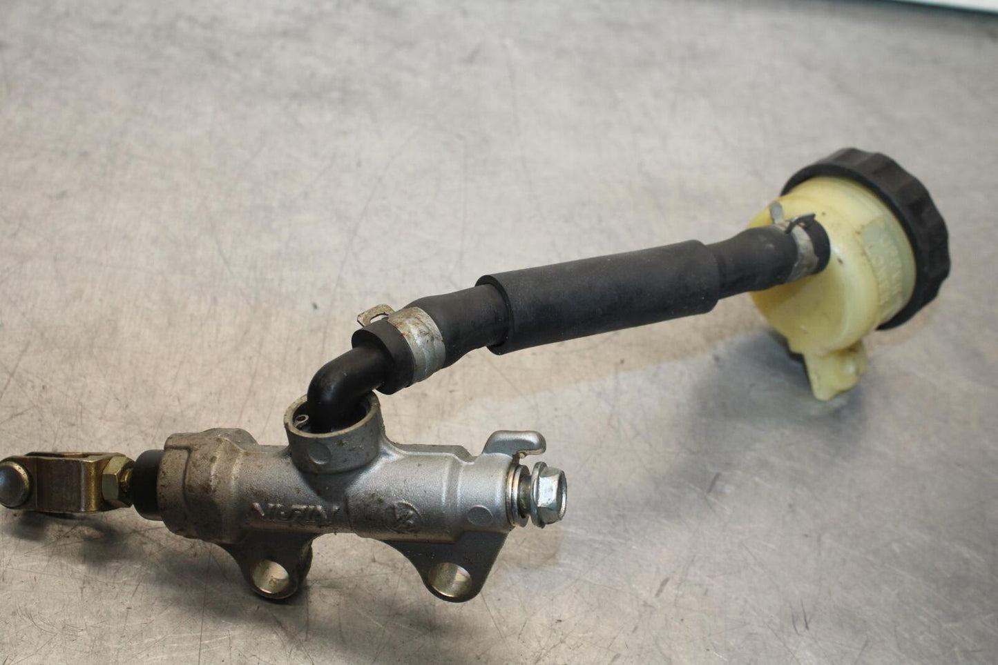 03 KAWASAKI NINJA ZX6RR ZX600K REAR BACK BRAKE MASTER CYLINDER W RESERVOIR BB105