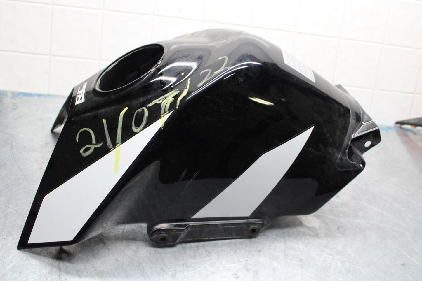 18 KTM RC 390 GAS TANK FUEL CELL COVER FAIRING COWL BB442