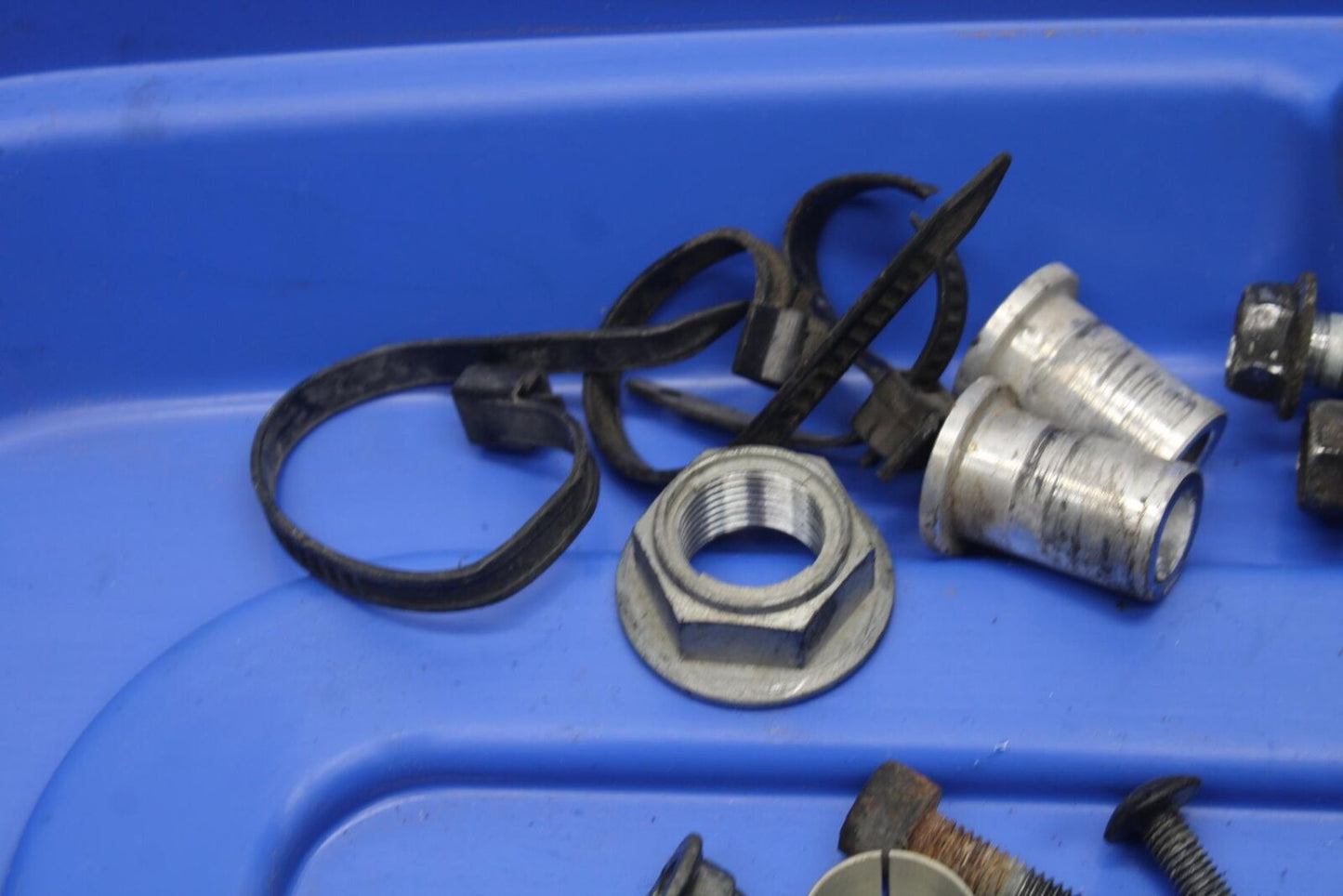 1999 Suzuki GSXR600 MISCELLANEOUS MOUNTING BOLTS HARDWARE MOTOR SCREWS BB608