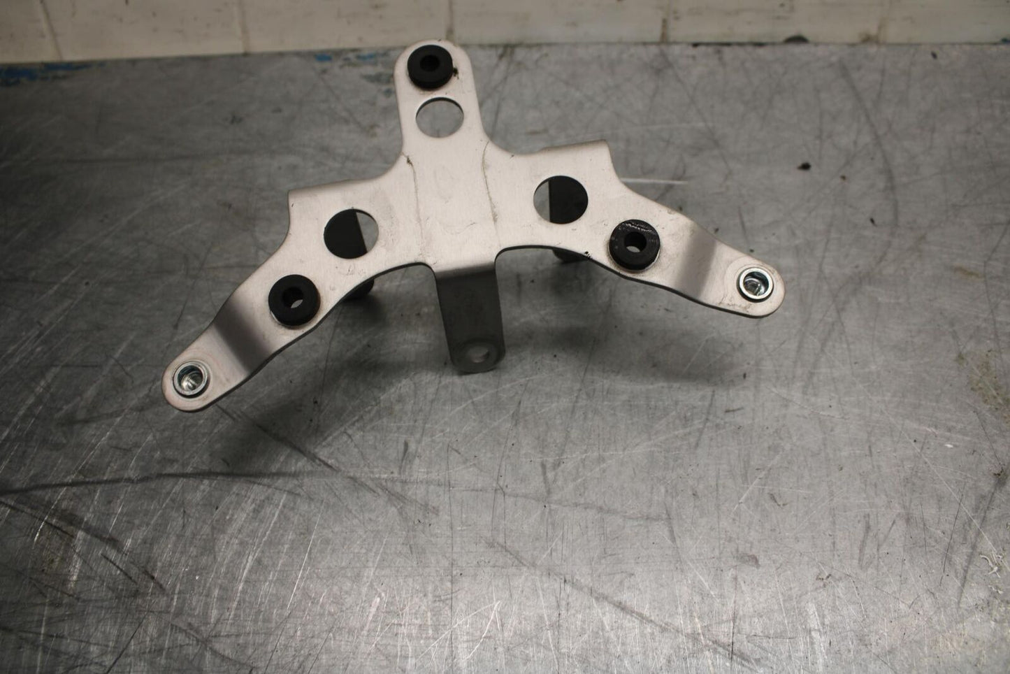 07-08 KAWASAKI CONCOURS 1400 ABS GAUGES STAY BRACKET BB449