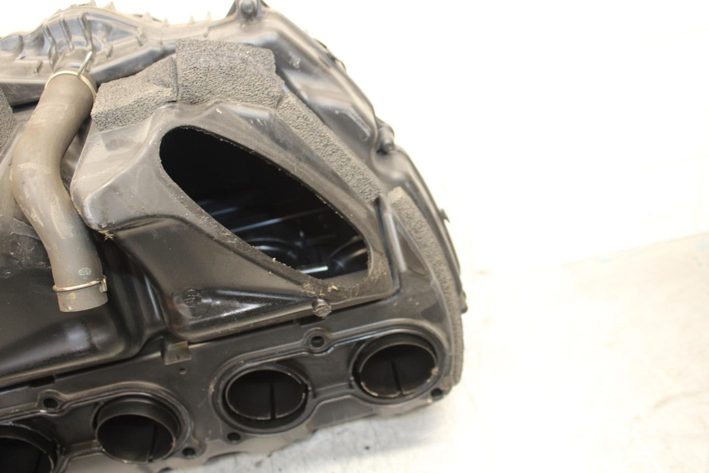 2016 Honda CBR1000RR AIRBOX INTAKE FILTER BOX 17220-MFL-000 17230-MFL-010 BB530