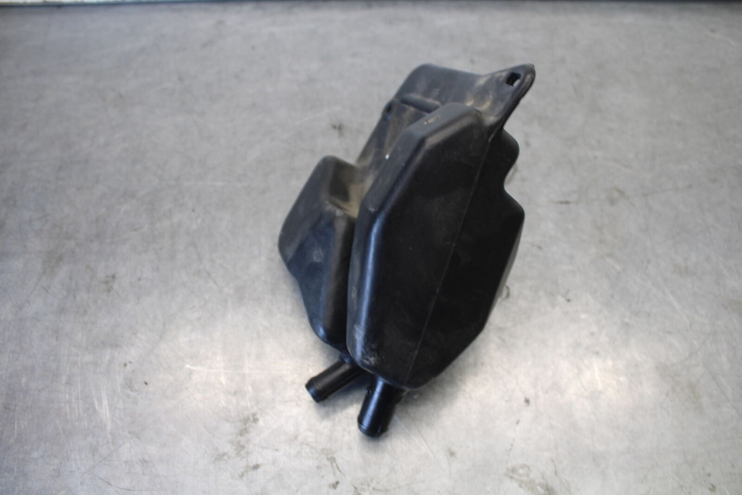 06-07 DUCATI MONSTER 695 OIL BREATHER TANK BB674