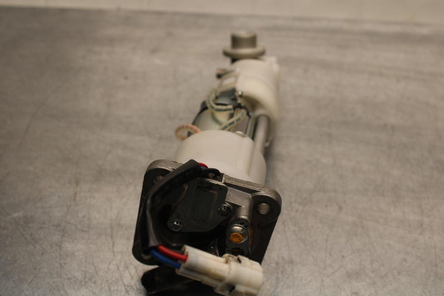 07-11 KTM 990 SUPER DUKE FUEL PUMP GAS PETROL SENDER UNIT BB578