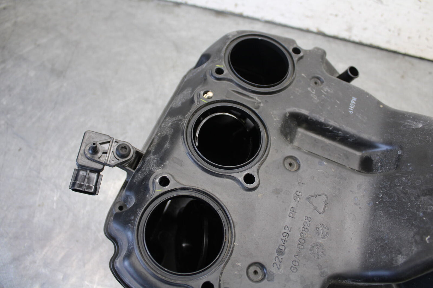 07-08 TRIUMPH DAYTONA 675 AIRBOX AIR INTAKE FILTER BOX BB685