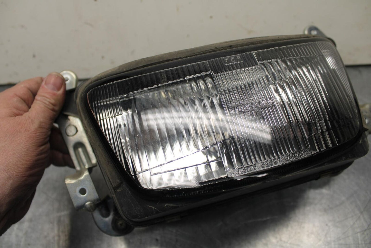 1995 Suzuki RF600R FRONT HEADLIGHT HEAD LIGHT LAMP BB615