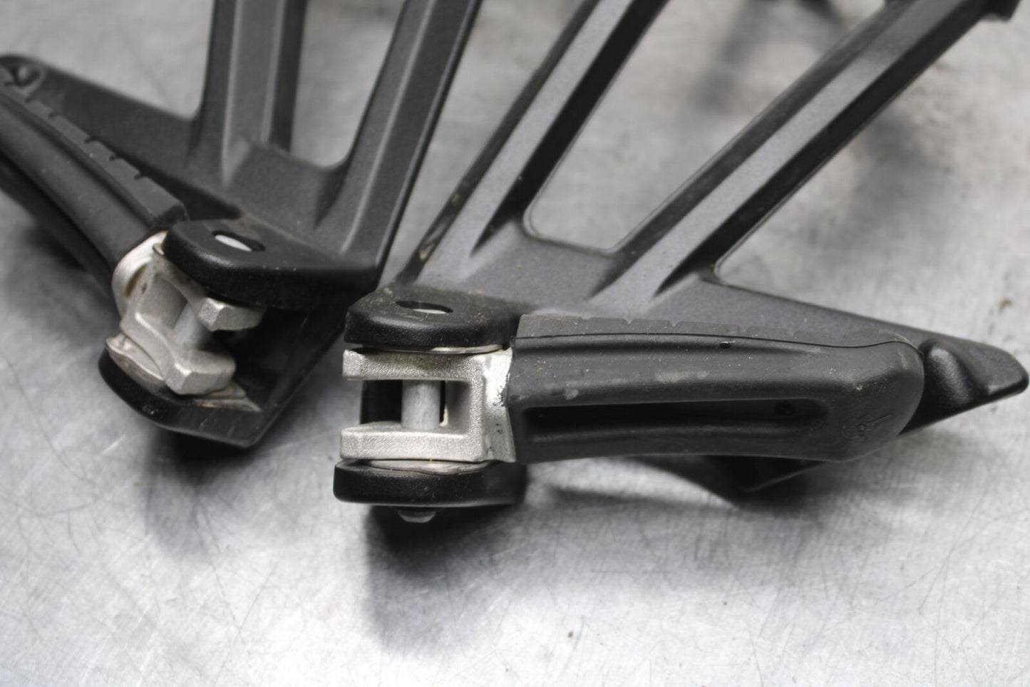 21-24 KTM 890 ADVENTURE R REAR BACK PASSENGER PEG SET PAIR BB723