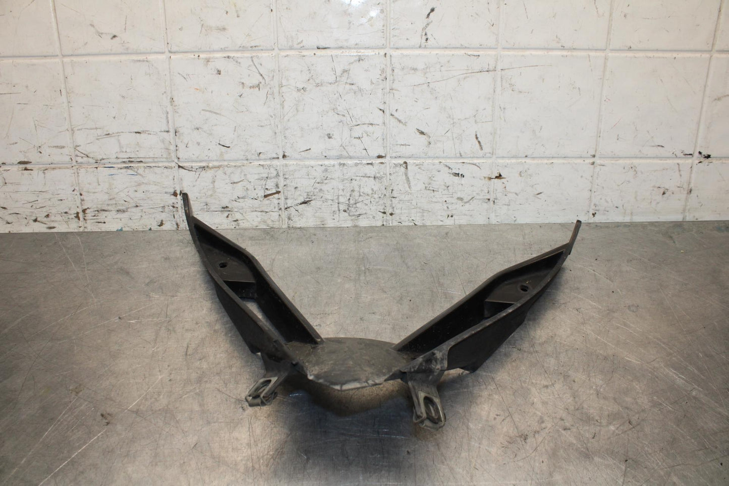 2007 Yamaha YZF R1 FRONT LOWER CENTER COWL FAIRING BB575