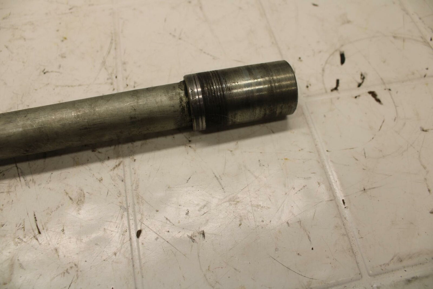 04-05 SUZUKI GSXR750 FRONT WHEEL RIM AXLE PIVOT BOLT 54711-35F10 BB11