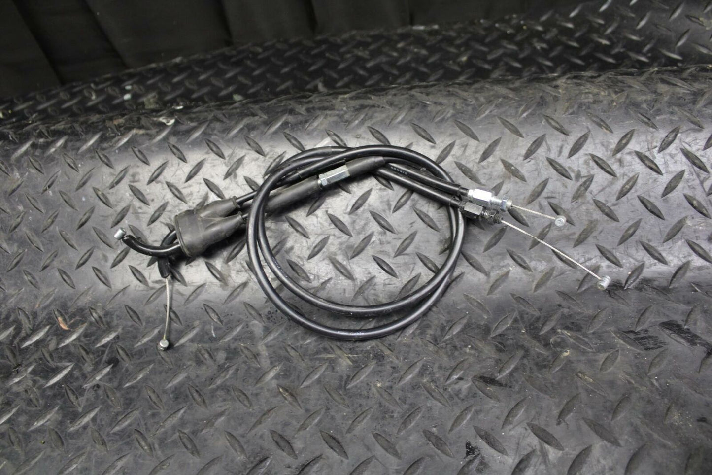 09-14 YAMAHA YZF R1 THROTTLE CABLES LINES BB192