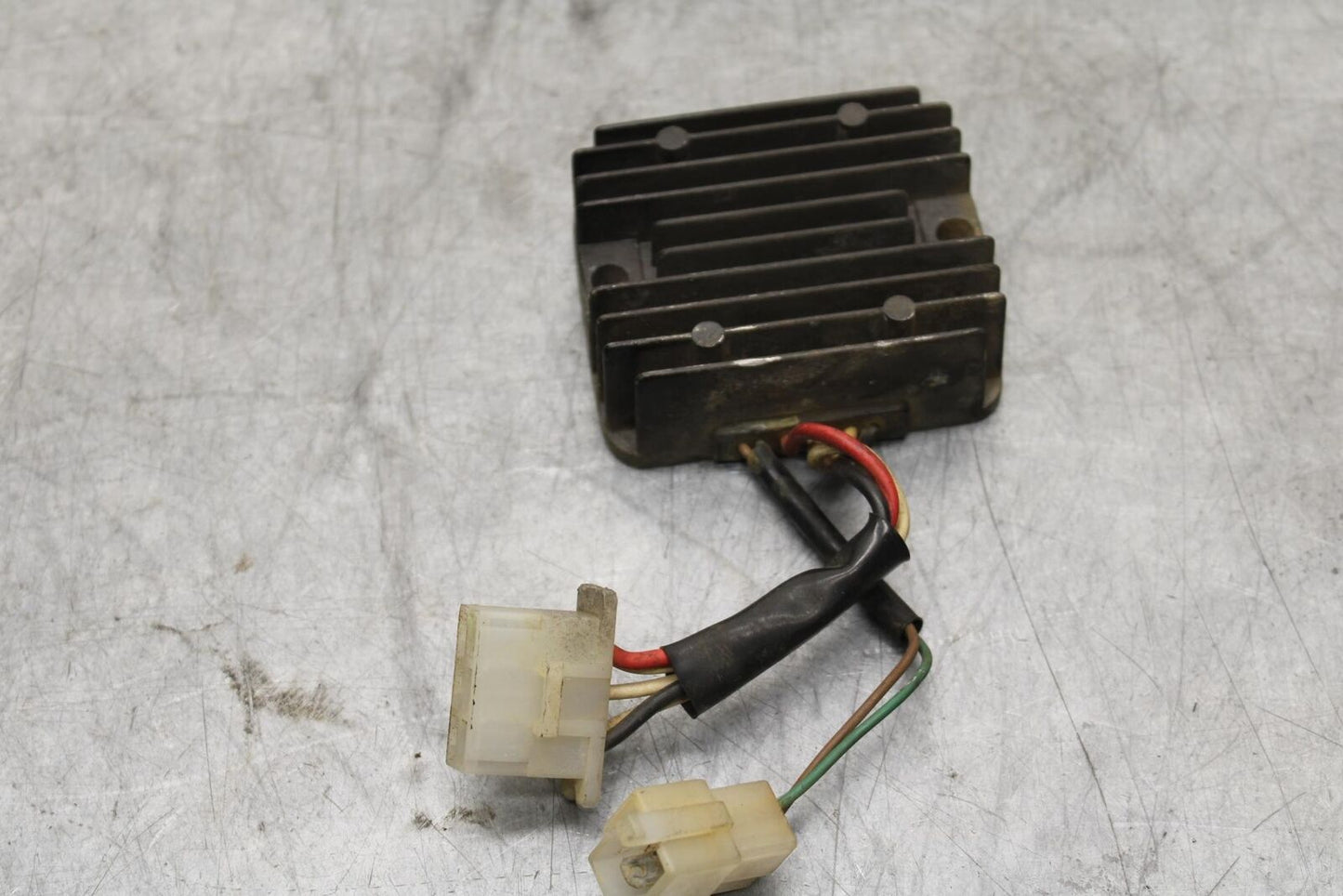 1977 Yamaha XS750 RECTIFIER VOLTAGE REGULATOR 1T4-81960-A0-00 BB554