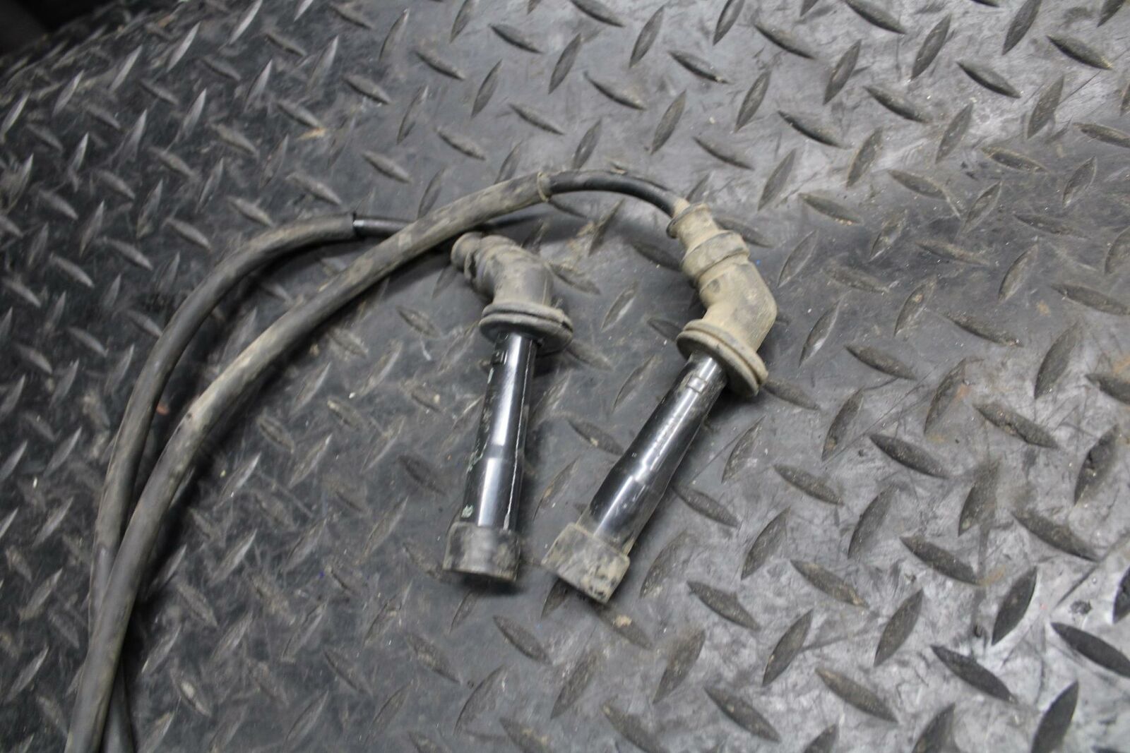 03 SUZUKI SV650S IGNITION  COIL SPARK PLUG CAPS 33410-17G00 33420-17G00  BB219