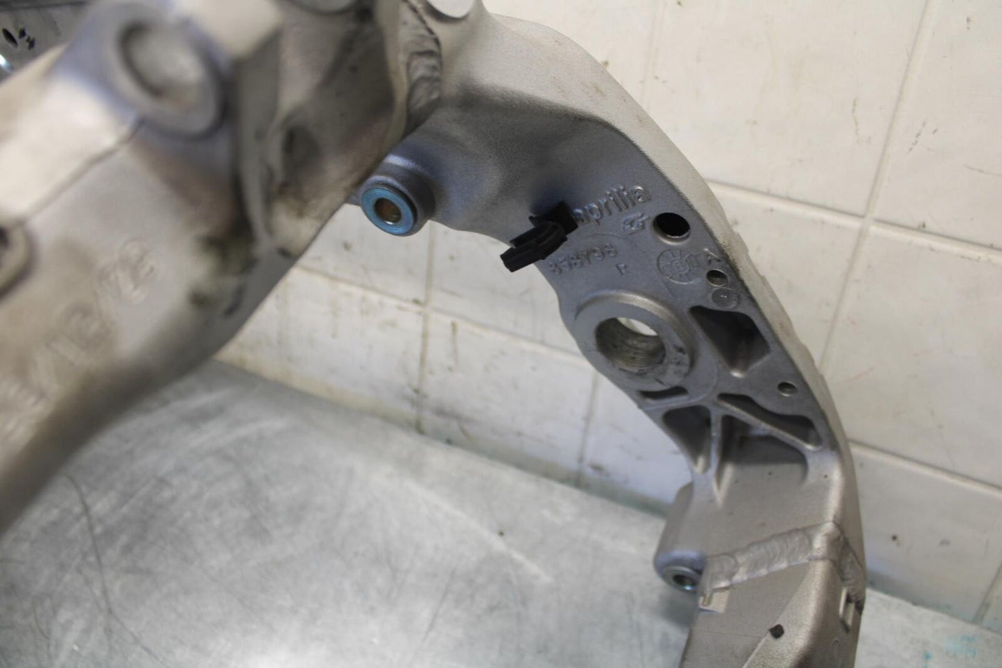 2010 Aprilia RSV1000R FRAME CHASSIS SLVG BB513