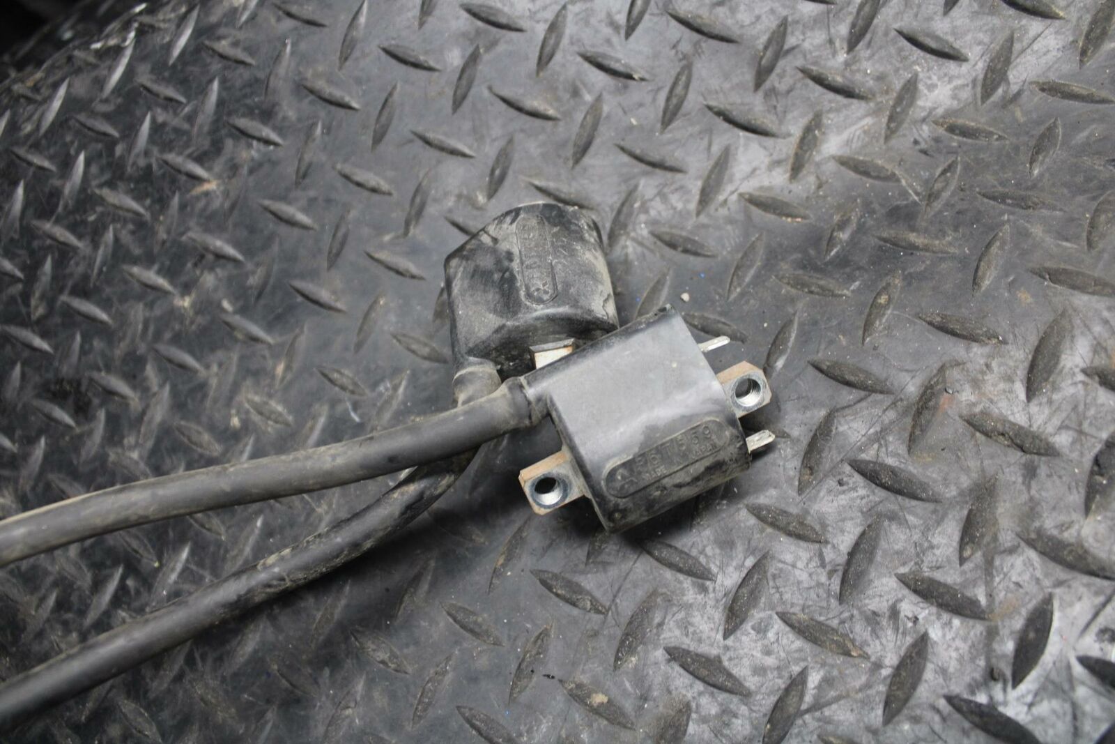 03 SUZUKI SV650S IGNITION  COIL SPARK PLUG CAPS 33410-17G00 33420-17G00  BB219