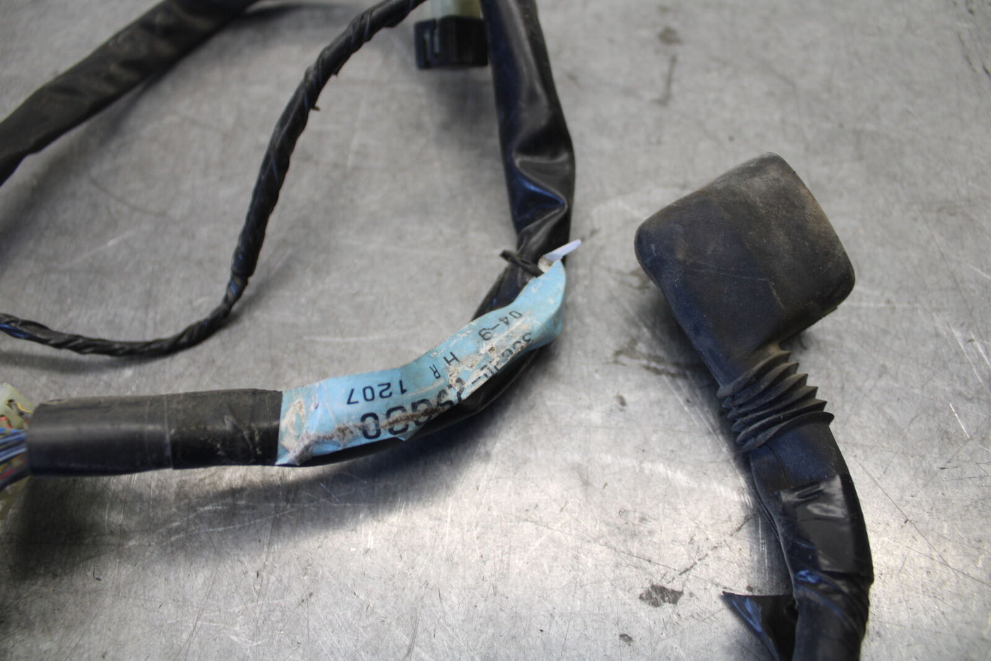 04 SUZUKI GSXR600 HEADLIGHT SPEEDO GAUGES HARNESS WIRE LOOM 36620-29G30 BB676