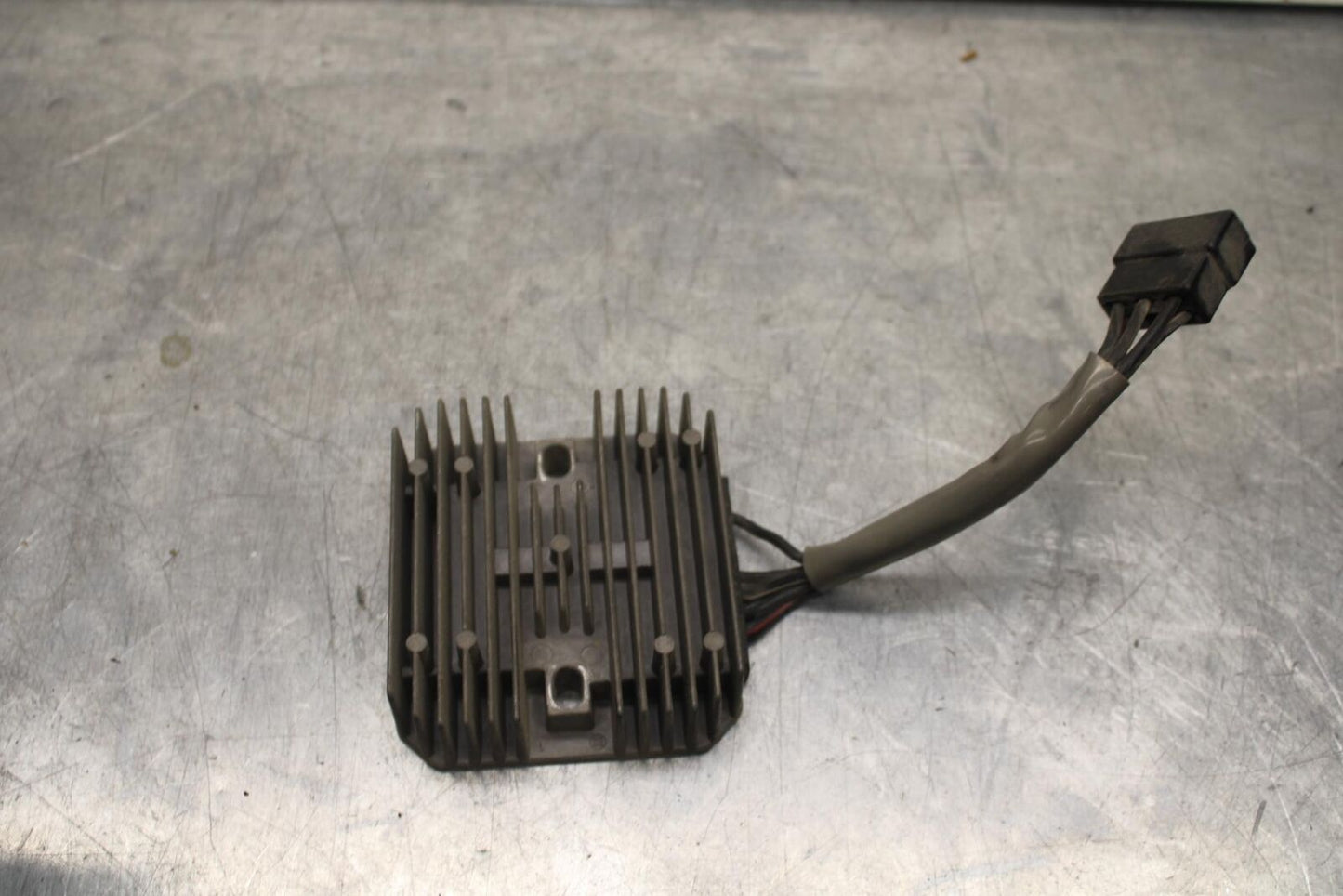 1999 Suzuki GSXR600 RECTIFIER VOLTAGE REGULATOR 32800-44D11 BB608