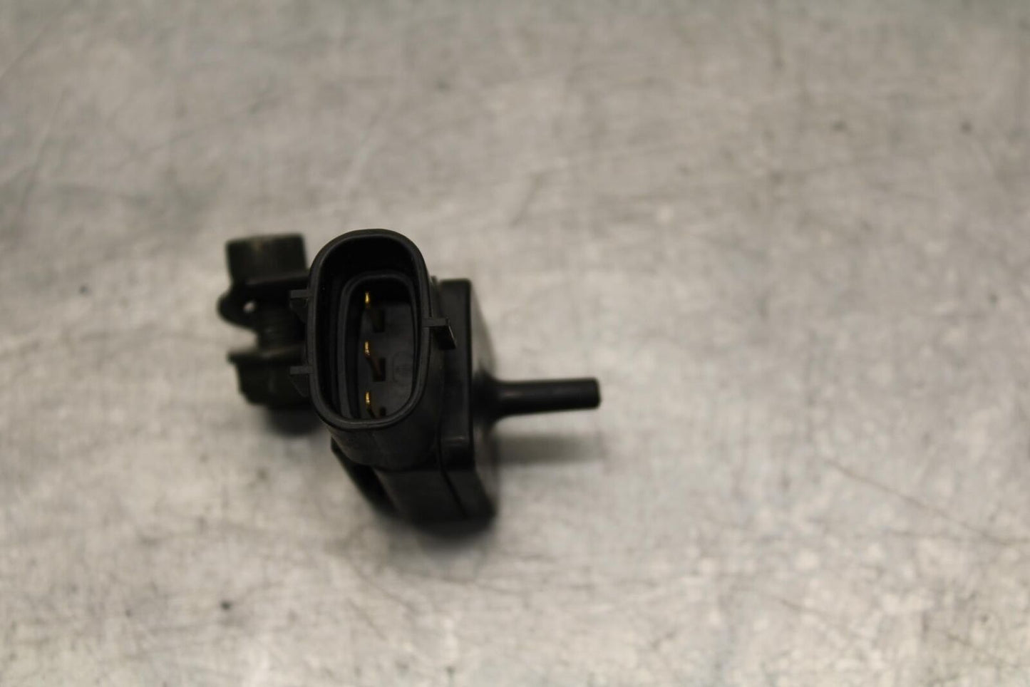 2001 Suzuki GSXR600 MAP MASS AIR FLOW PRESSURE SENSOR 15620-35F00 BB59