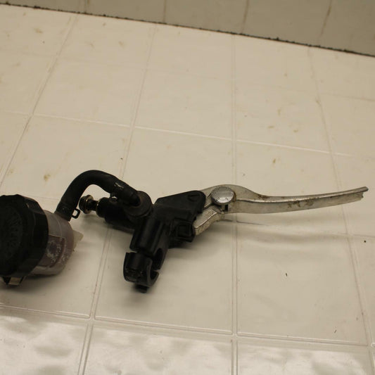 01-02 SUZUKI GSXR750 FRONT BRAKE MASTER CYLINDER w/ LEVER BB402