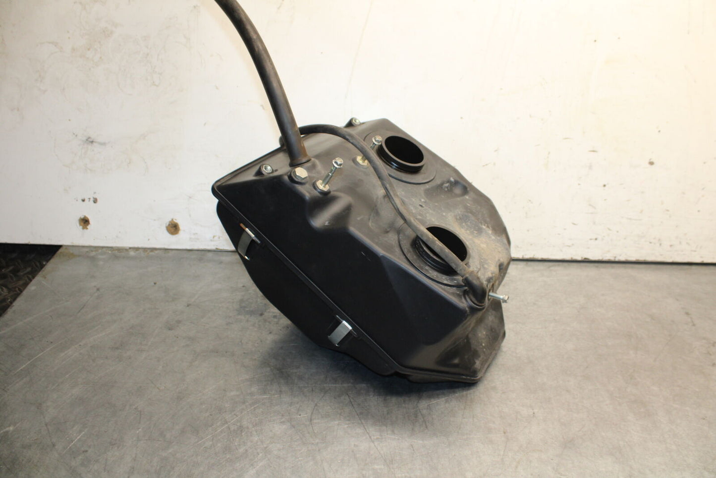 06-07 DUCATI MONSTER 695 AIRBOX AIR INTAKE FILTER BOX BB674