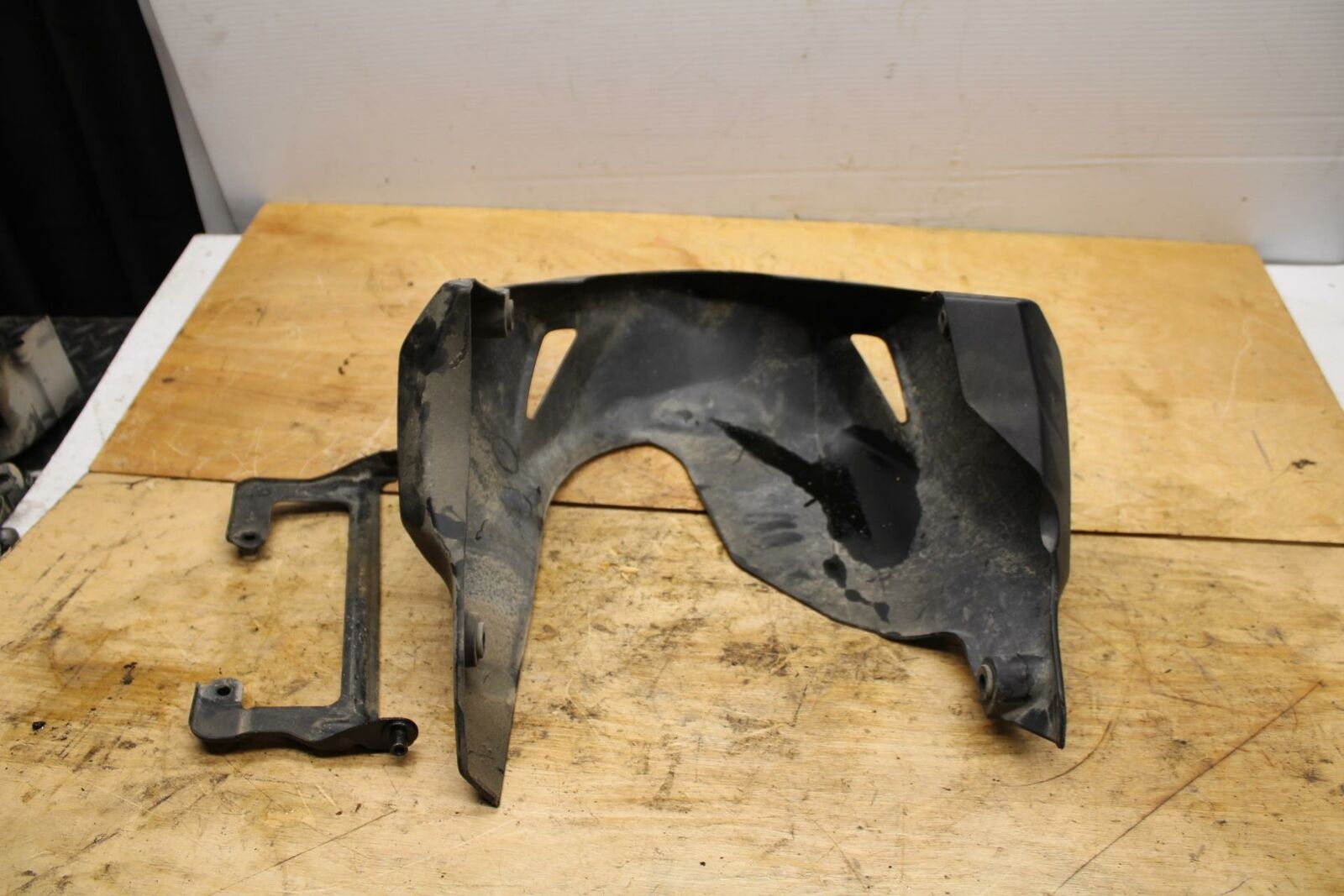 02-03 SUZUKI VSTROM 1000 FRONT LOWER CENTER BELLY PAN SHROUD COWL COVER BB331