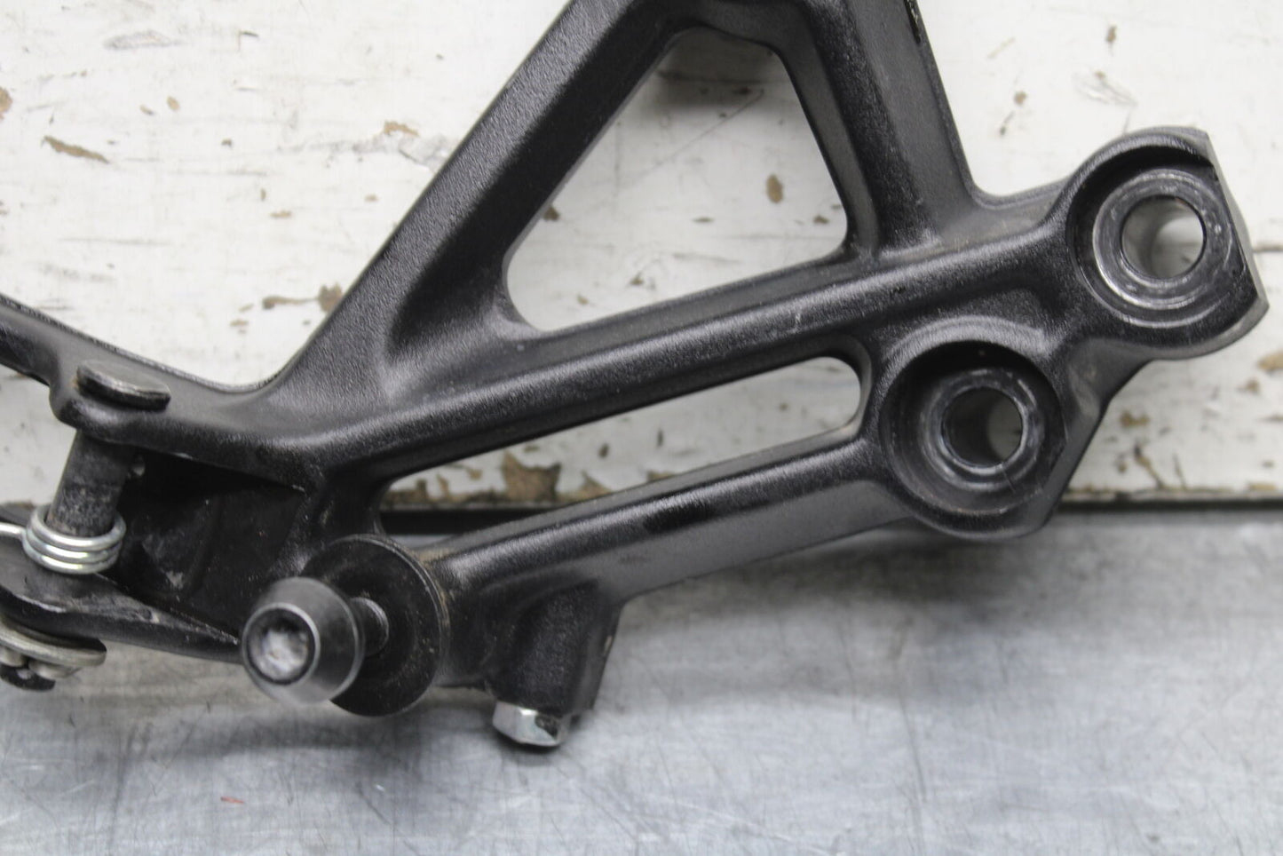 17-24 KTM 390 DUKE RIGHT REARSET REAR SET DRIVER FOOT PEG BRACKET MOUNT BB734