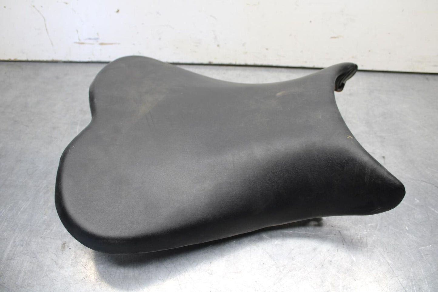 1995 Suzuki RF600R FRONT DRIVERS SEAT PAD SADDLE PILLION BB104