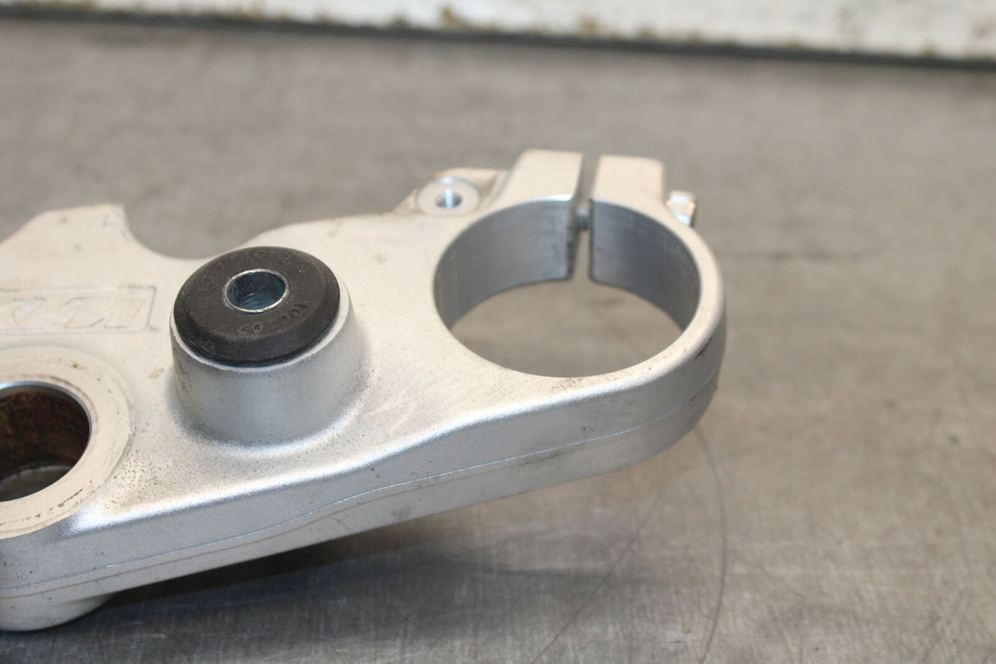 13-16 KTM 390 DUKE FORKS UPPER TRIPLE TREE CLAMP BB748