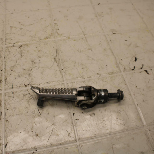 01-02 SUZUKI GSXR750 LEFT REAR BACK PASSENGER PEG BB15