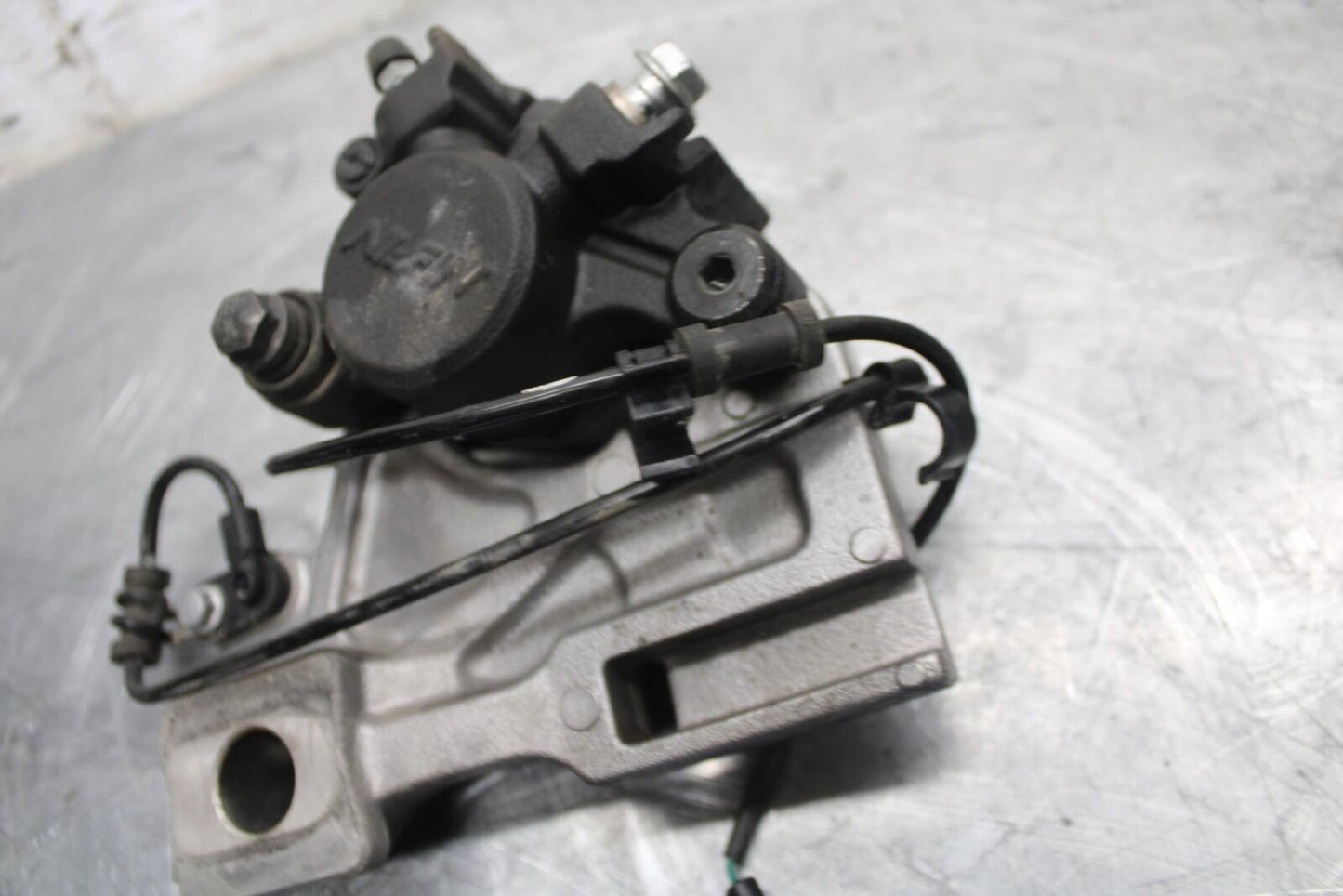 2017 Suzuki SV650X SV650AL7 ABS REAR BRAKE CALIPER W MOUNT BRACKET BB511