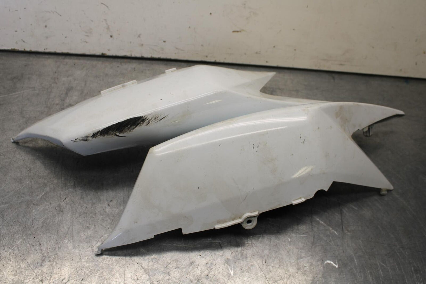 2008 Suzuki GSXR600 REAR BACK TAIL FAIRING COWL SHROUD SET PAIR BB101