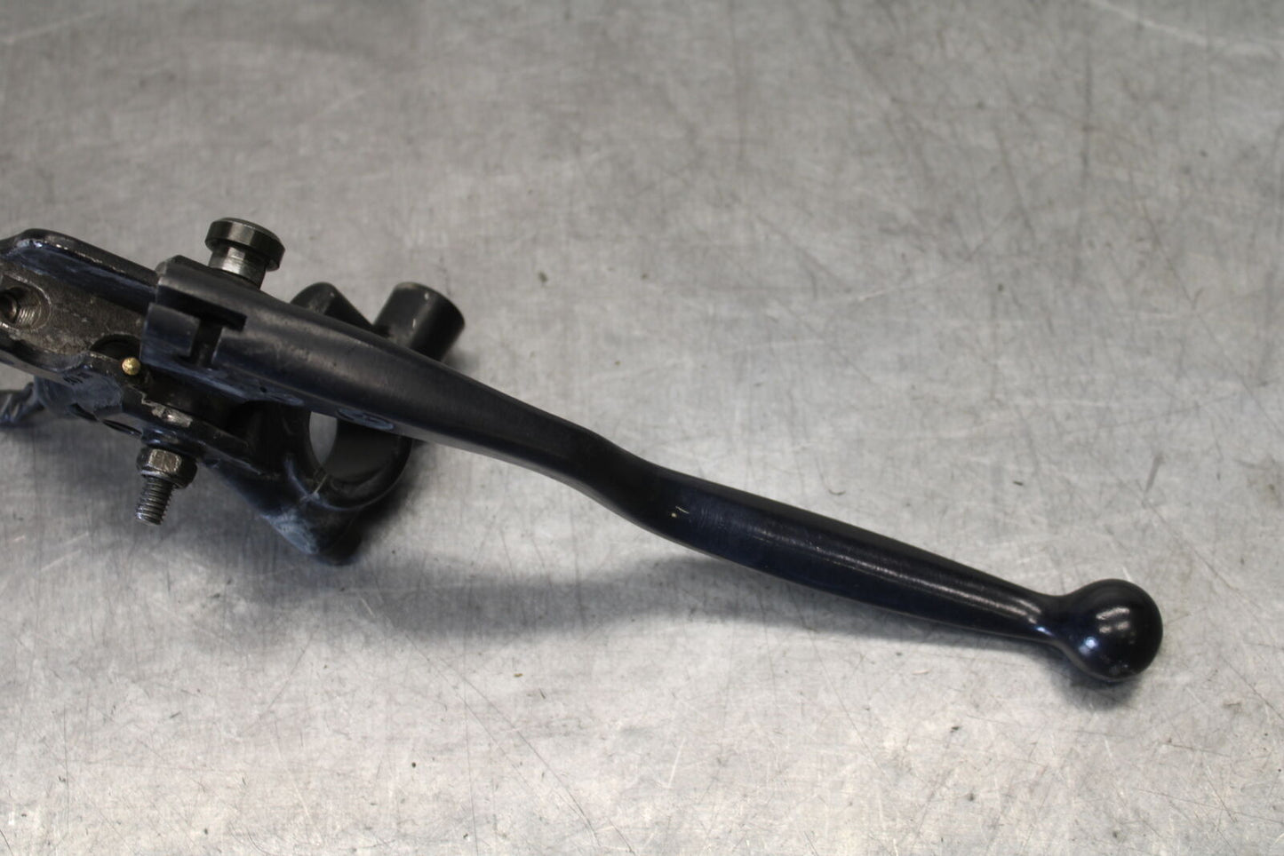 01-06 TRIUMPH TIGER 955I CLUTCH PERCH MOUNT WITH LEVER BB693
