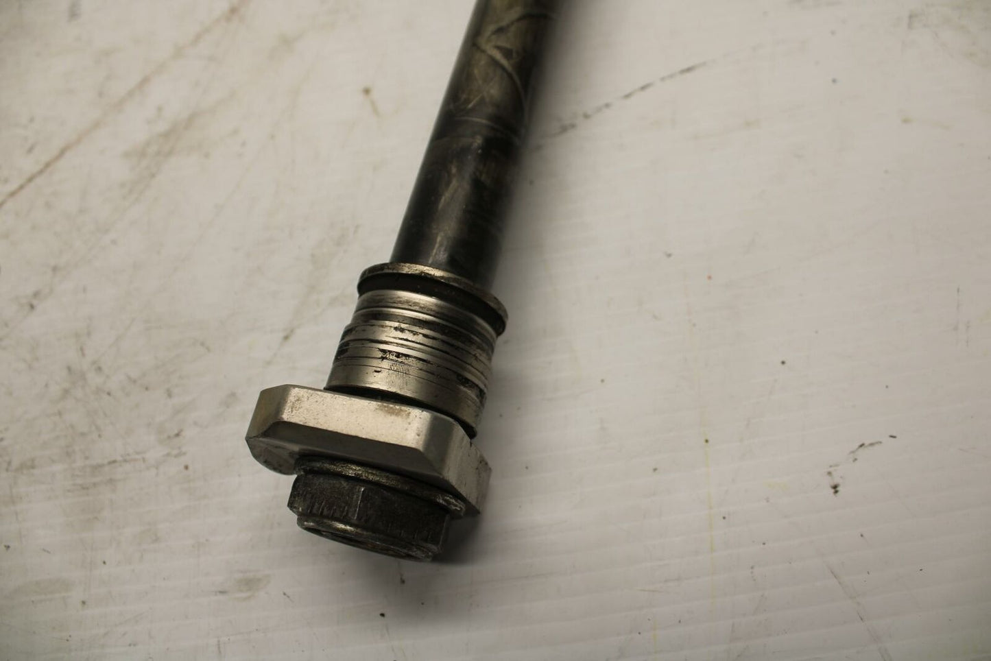08-09 SUZUKI GSXR600 REAR AXLE BACK WHEEL RIM PIVOT BOLT AXEL 64711-49G00 BB250