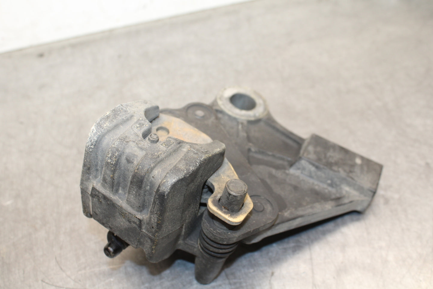 07-09 KAWASAKI VERSYS 650 REAR BACK BRAKE CALIPER W MOUNT BRACKET BB125