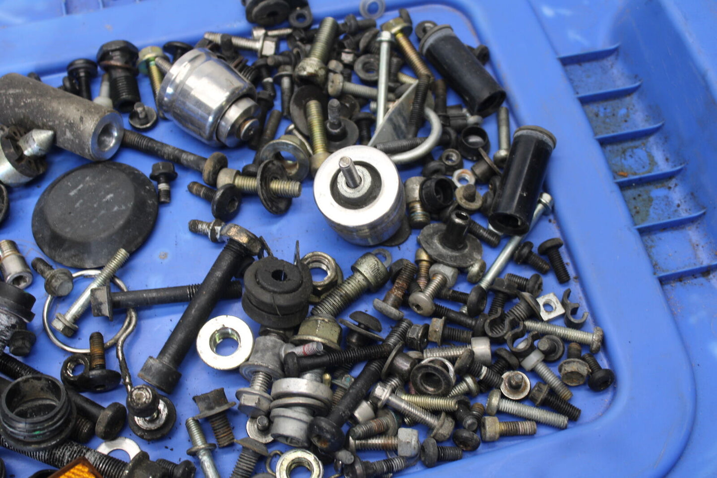 01-06 TRIUMPH TIGER 955I MOUNTING BOLTS HARDWARE MOTOR SCREWS BB693