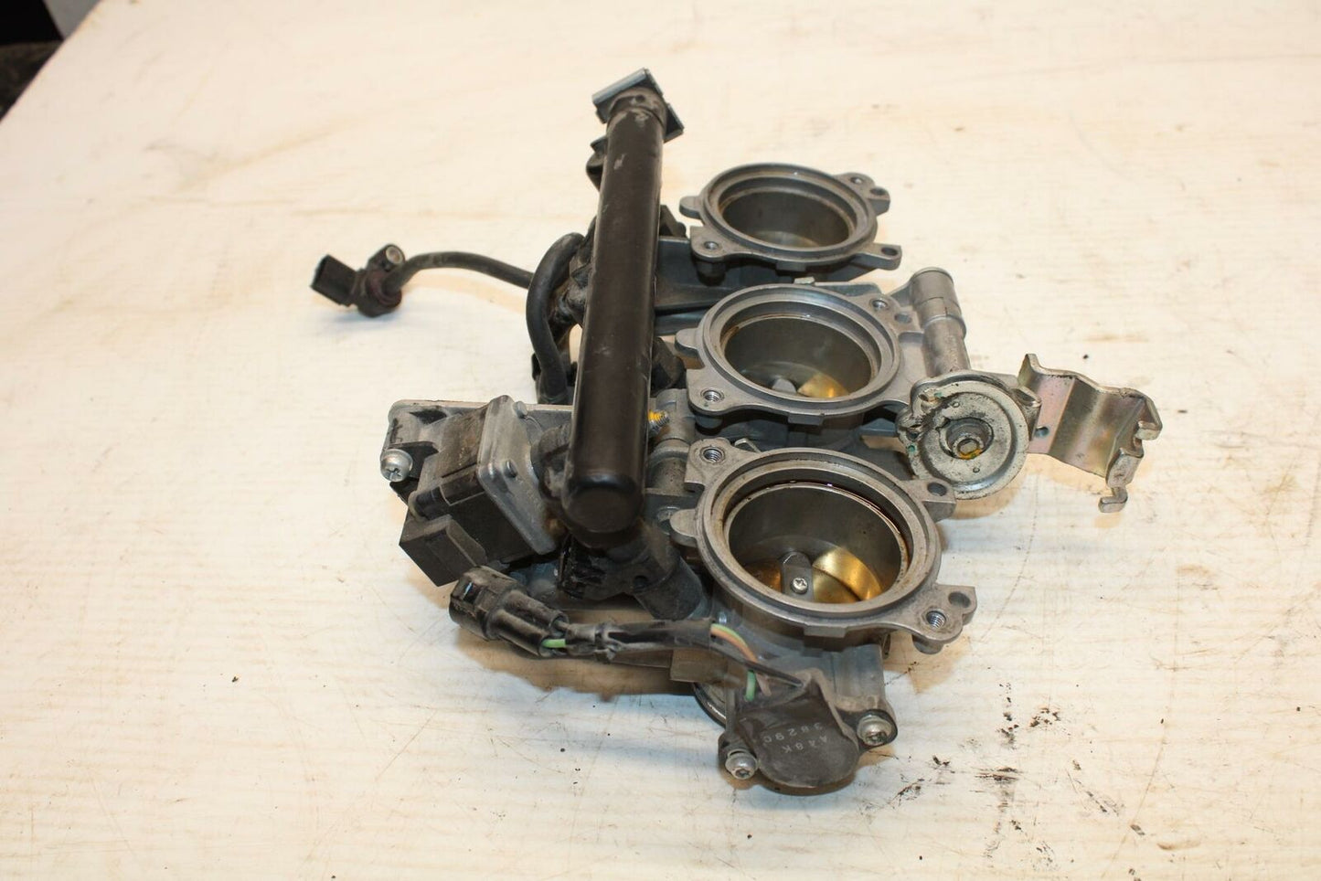 07-16 TRIUMPH STREET TRIPLE MAIN FUEL INJECTORS / THROTTLE BODIES BB356