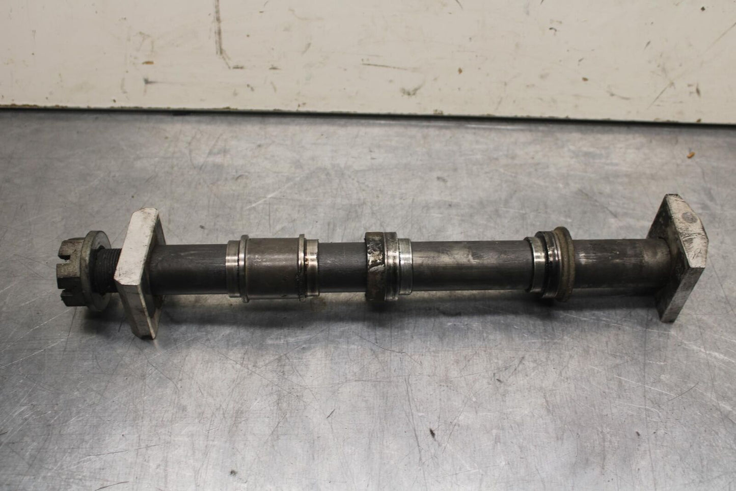 1999 Suzuki GSXR600 REAR AXLE BACK WHEEL RIM PIVOT BOLT AXEL 64711-33E30 BB608