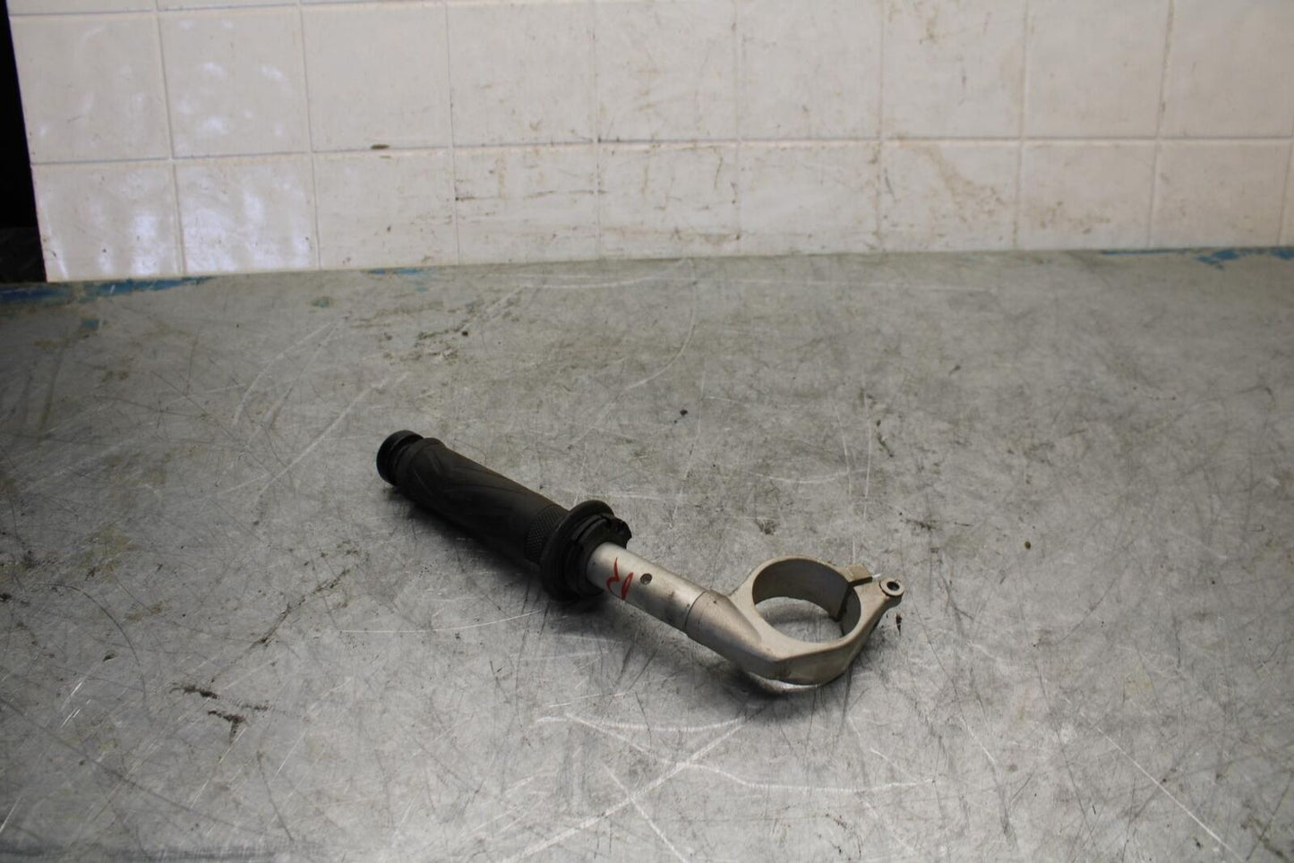04-06 YAMAHA YZF R1 RIGHT CLIP ON HANDLEBAR BB432