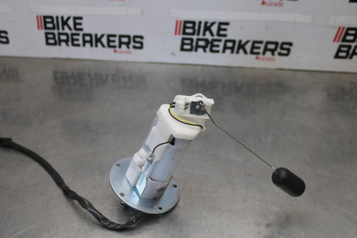 23-26 KAWASAKI NINJA ZX4RR FUEL PUMP GAS PETROL SENDER UNIT BB898