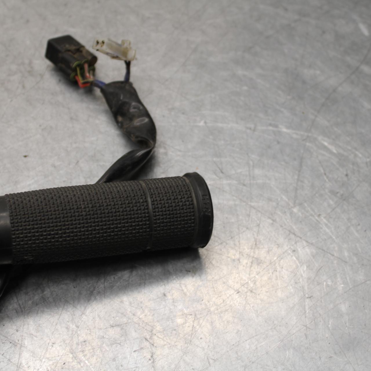 16-24 KTM 390 RC RIGHT THROTTLE GRIP BB648
