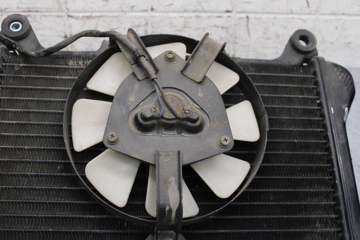 00-01 KAWASAKI ZZR600 ENGINE RADIATOR MOTOR COOLER COOLING RADIATER BB568