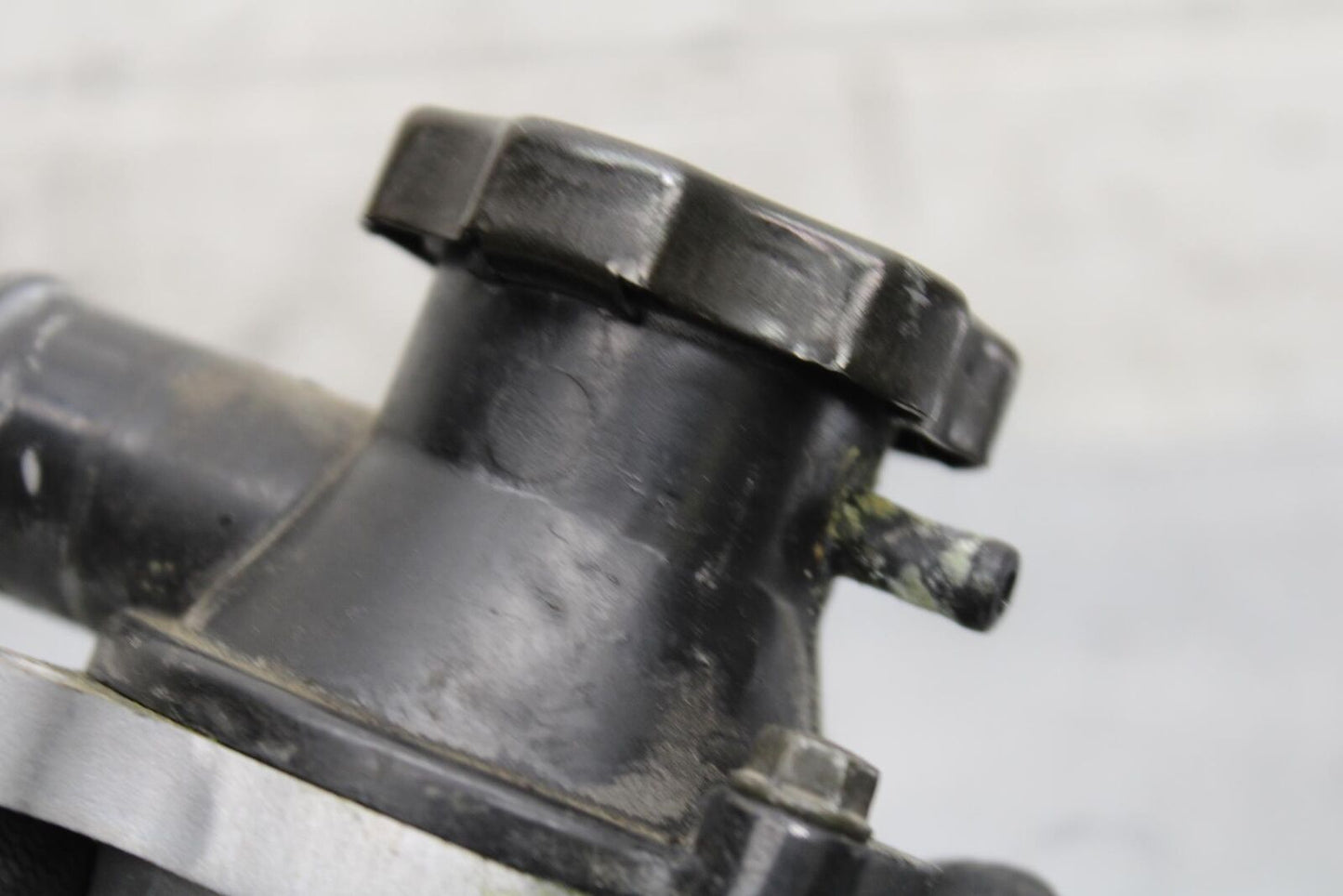 2005 Kawasaki Vulcan 1600 VN1600D COOLANT THERMOSTAT HOUSING BB556