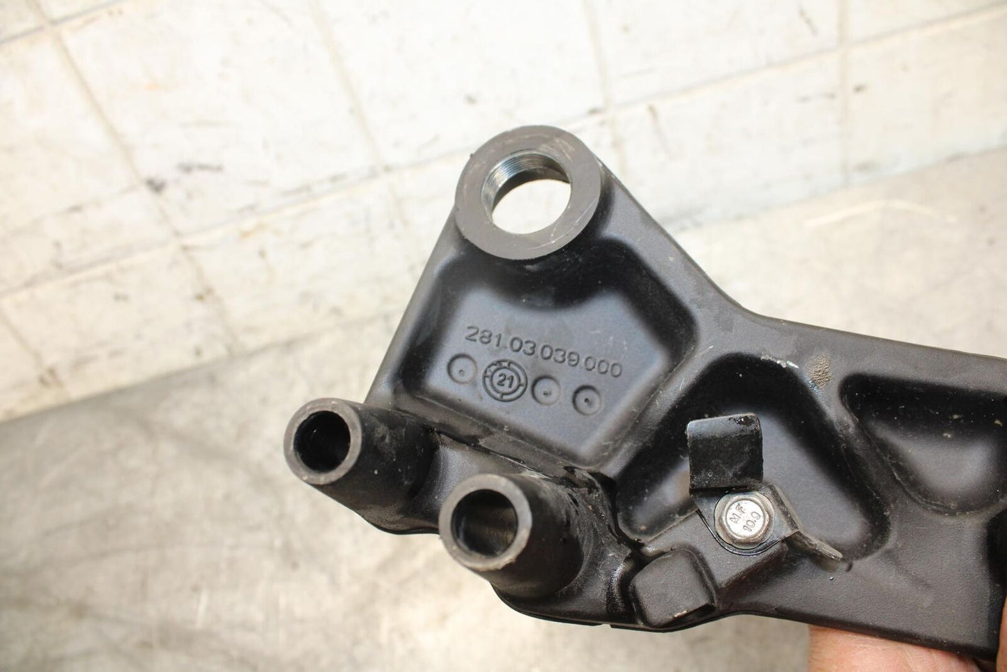 22-23 HUSQVARNA VITPILEN 401 RIGHT REARSET REAR SET DRIVER FOOT PEG REST BB541
