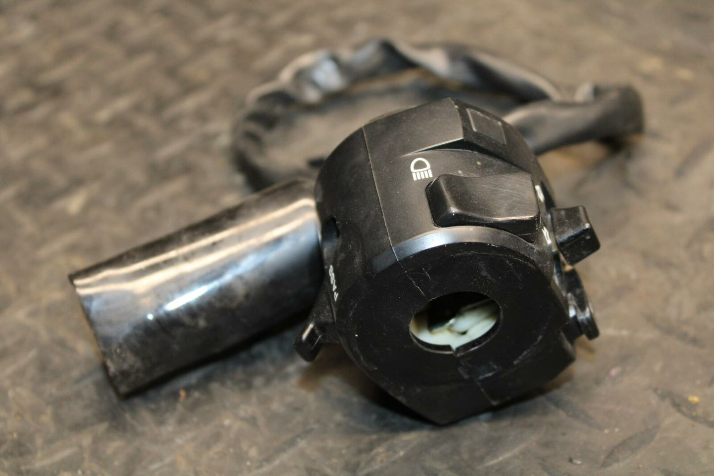 17 KAWASAKI NINJA 300 LEFT CLIP ON HANDLE HORN SIGNALS SWITCH BB215